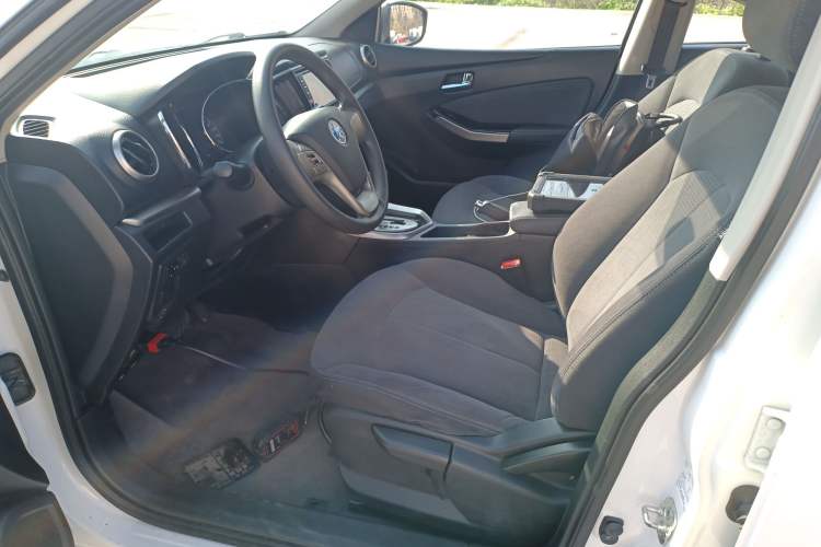 Used Venucia T70 2016 2.0L CVT Smart Edition
