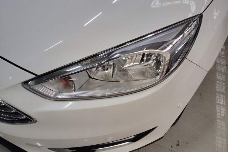 Used Ford Focus 2015 Sedan EcoBoost 180 Automatic Flagship Model
