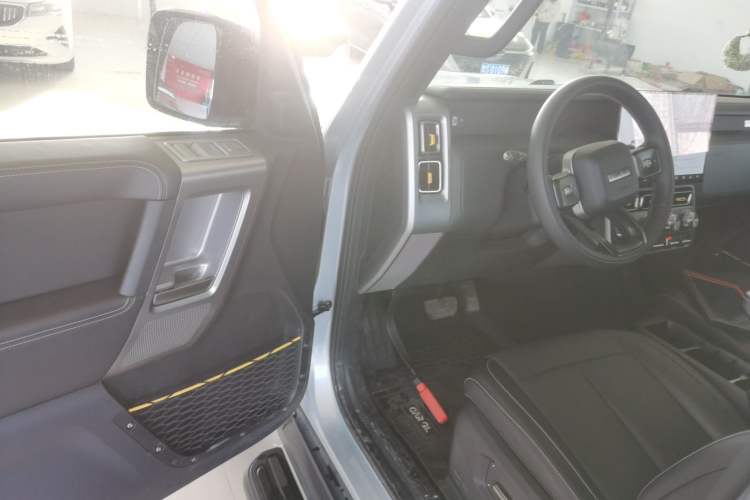 Used  V23 2025 401 Two-Wheel Drive Advanced Edition
