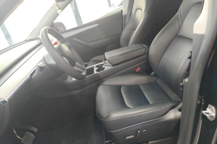 Used Tesla Model Y 2023 Rear-Wheel-Drive Version
