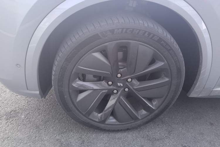 Used Li Auto L8 2023 Pro Model
