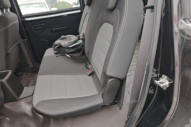 Used Wuling Hongguang PLUS 2019 1.5T Manual Standard Edition 5 Seats
