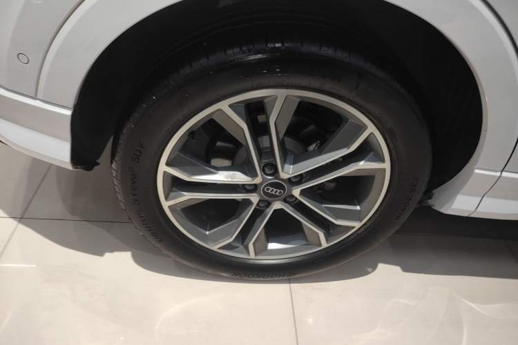 Used Audi Q3 2024 40 TFSI Fashion Dynamic Model