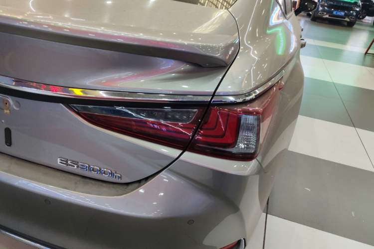 Used Lexus ES 2021 300h Excellence Edition