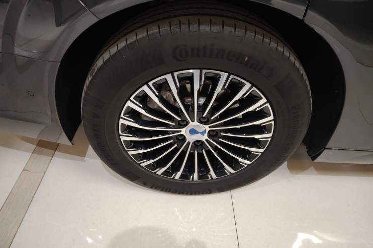 Used Denza D9 2025 DM-i Intelligent Drive 1020 Four-Wheel Drive Flagship Model