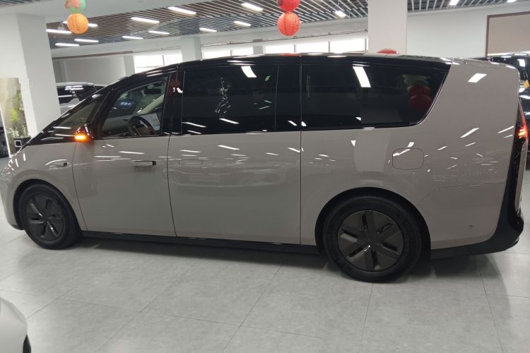 Used Li Auto MEGA 2024 Ultra Model
