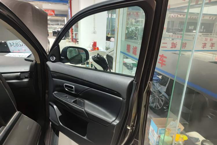 Used Mitsubishi Outlander 2018 2.0L Two-Wheel Drive Glory Edition 5 Seats
