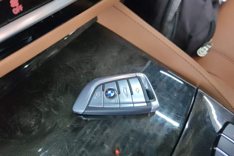 Used BMW 5 Series 2019 Facelifted 530Li Leading Edition M Sport Package
