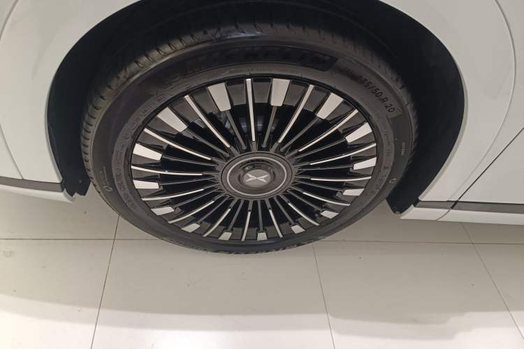 Used XPeng X9 2025 740 Ultra-Long Range Max
