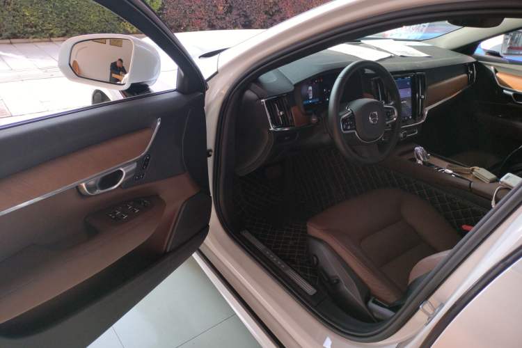 Used Volvo S90 2023 B5 Zhiyi Luxury Edition
