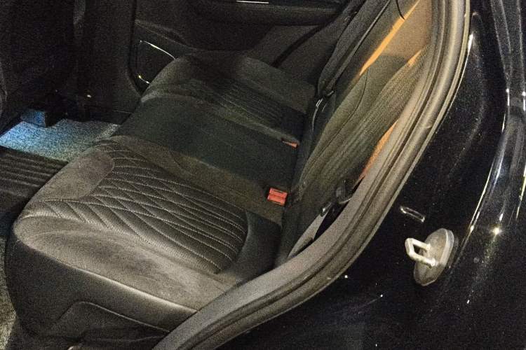 Used Hongqi HS5 2022 Facelifted Version 2.0T Smart Connect Flagship All-Wheel-Drive Edition
