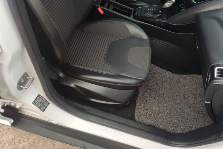 Used Ford Focus 2018 Hatchback Classic 1.6L Automatic Trendy SmartDrive Edition
