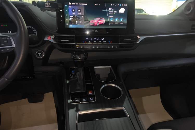 Used Toyota Sienna 2024 2.5L Hybrid Platinum Edition