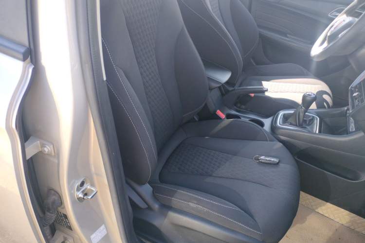 Used Roewe i5 2020 1.5L Manual 4G Connect Luxury Edition
