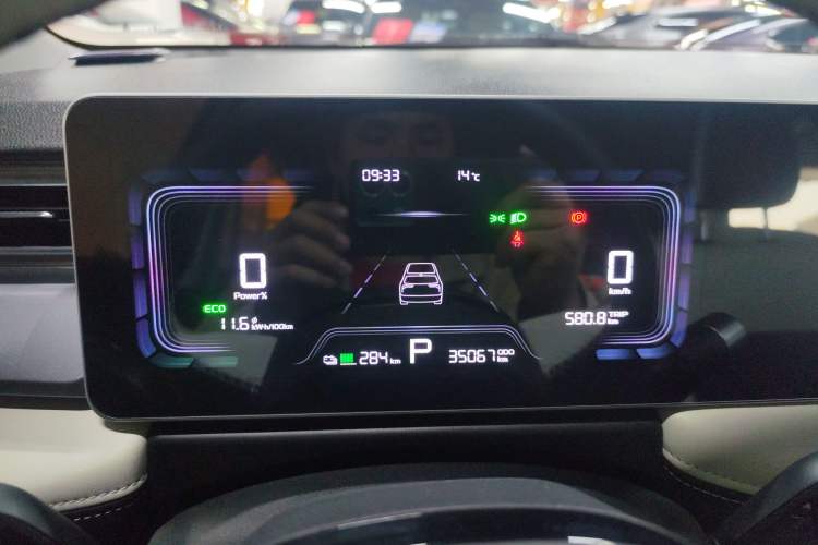 Used Geometry E Firefly 2024 401 km Fluorescent
