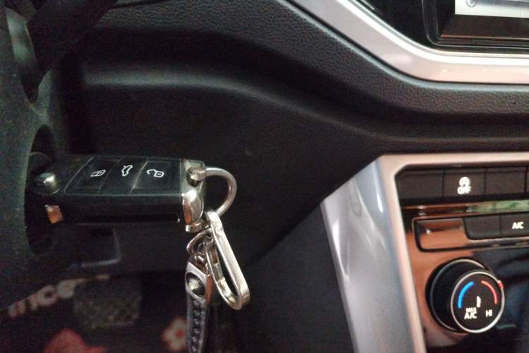 Used Volkswagen T-ROC 2018 280TSI DSG Two-Wheel Drive Advanced Version China V Emission Standard
