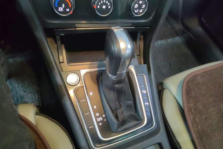 Used Volkswagen Golf 2017 230TSI Automatic Luxury Million-Vehicle Commemorative Edition
