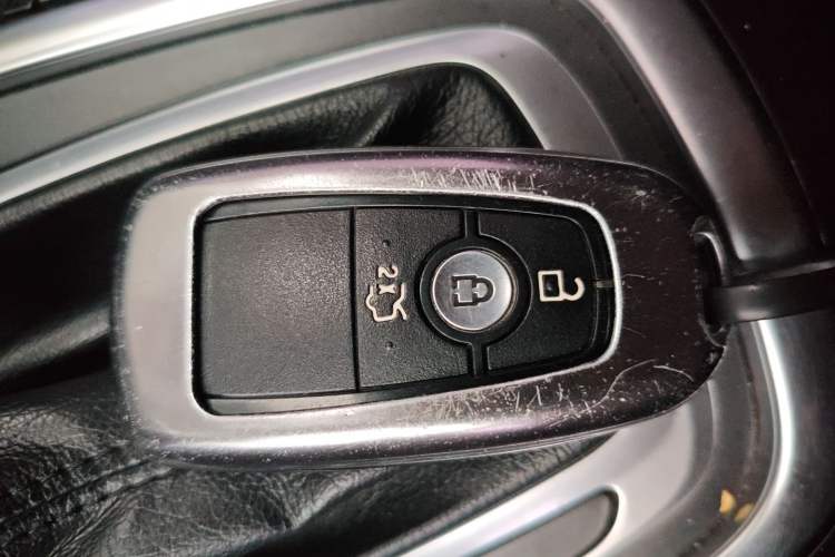 Used Ford Edge 2018 EcoBoost 245 Two-Wheel-Drive Titanium 7-Seater China V Standard
