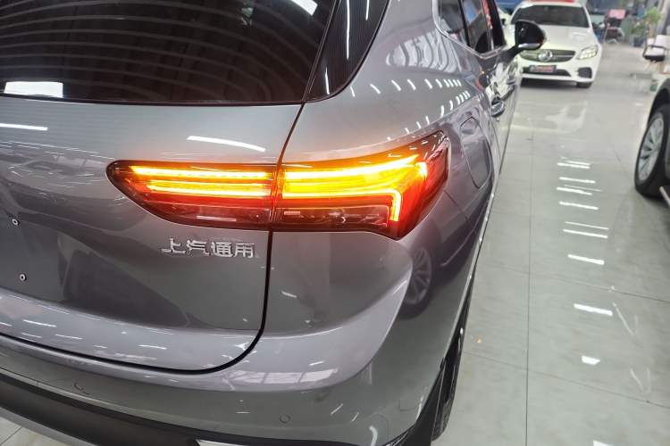 Used Buick Envision 2022 Encore S 552T Two-Wheel-Drive Luxury Model
