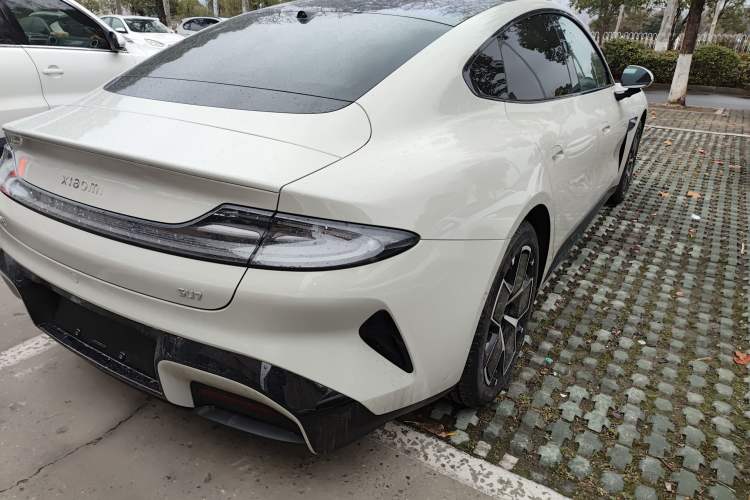 Used Xiaomi Auto SU7 2024 Rear-Drive Long-Range Intelligent Driving Version
