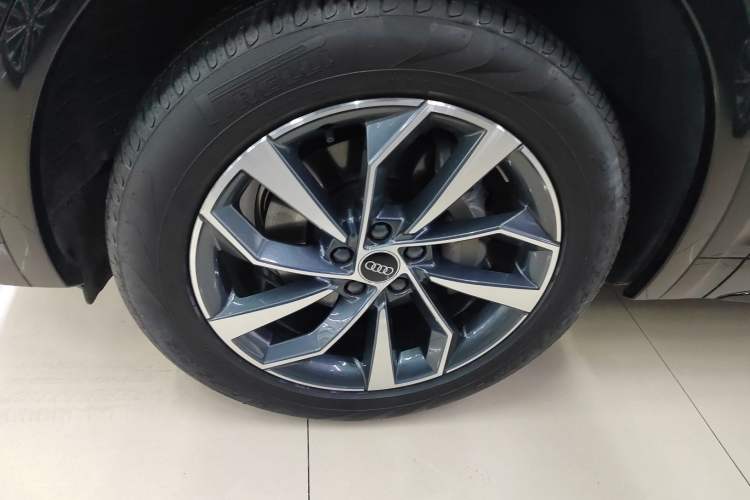 Used Audi Q5L 2023 40T Luxury Dynamic Model
