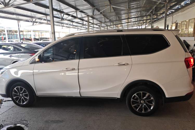 Used Baojun 730 2017 1.5T Manual Prestige Version 7 Seats