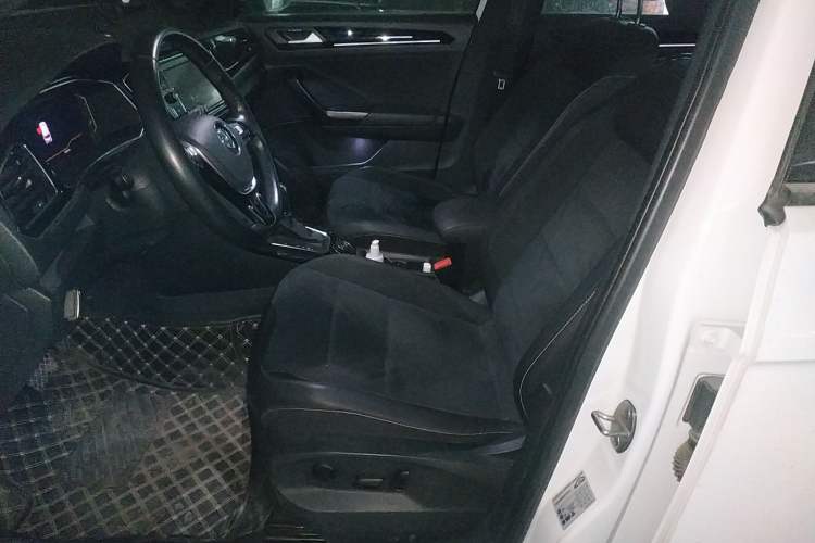 Used Volkswagen T-ROC 2019 280TSI DSG Four-Wheel Drive Luxury Version China V Standard
