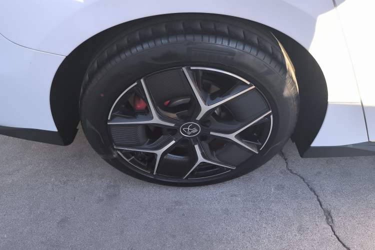 Used BYD Han 2022 EV Genesis Edition 715KM Front-Wheel-Drive Prestige Model
