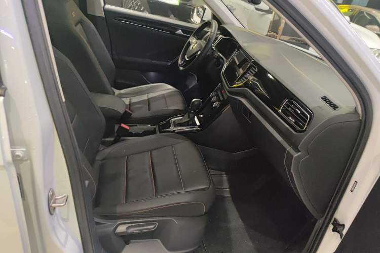 Used Volkswagen T-ROC 2021 280TSI DSG Two-Wheel Drive Comfort Connect 30th Anniversary Edition