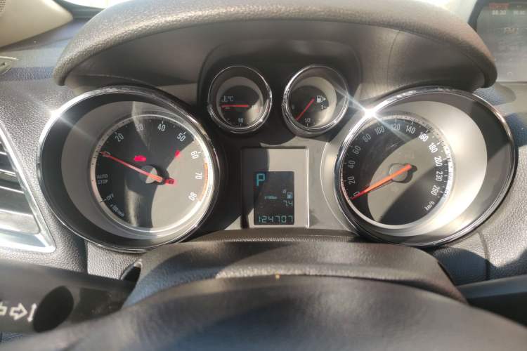 Used Buick Encore 2015 1.4T Automatic Two-Wheel Drive Urban Elite Version
