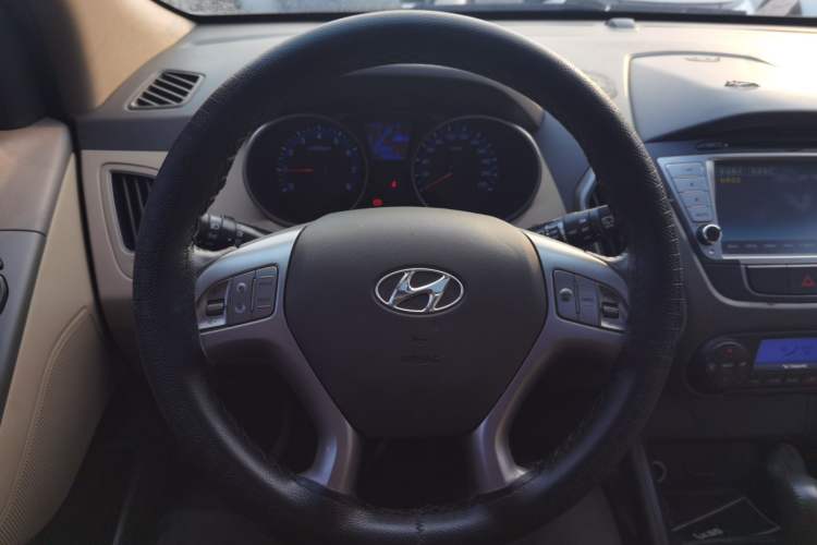 Used Hyundai ix35 2013 2.0L Automatic Two-Wheel Drive Smart GLS China IV Standard
