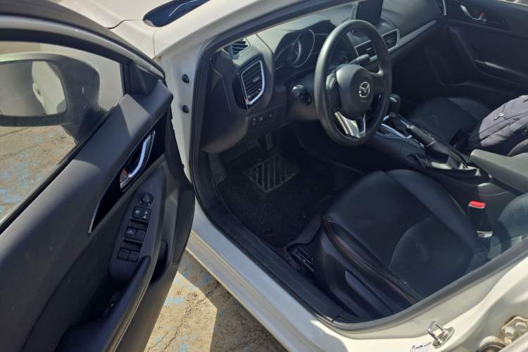 Used Mazda Mazda 3 Axela 2014 Sedan 1.5L Automatic Comfort Model
