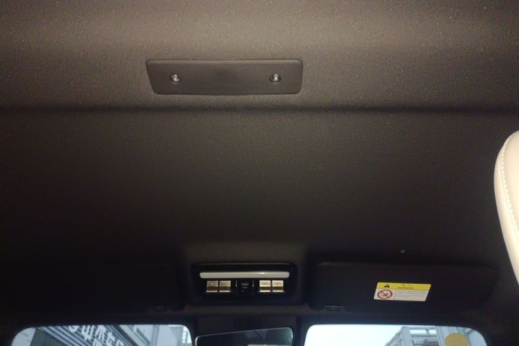 Used  V23 2025 401 Two-Wheel Drive Intelligent Driving Version
