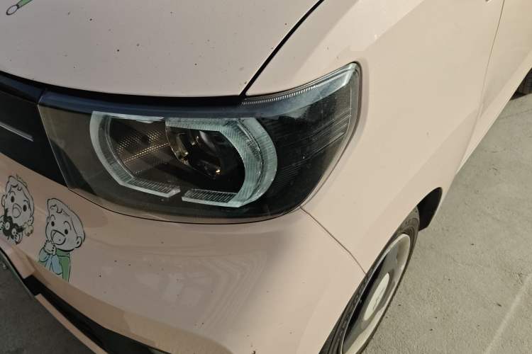 Used Wuling Hongguang MINIEV 2022 Macaron Premium Model – Lithium Ternary Battery
