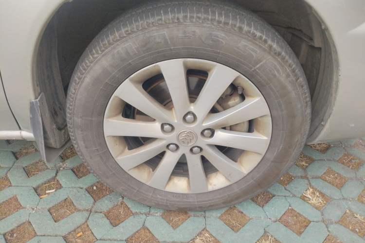 Used Buick GL8 2013 2.4L Executive Edition
