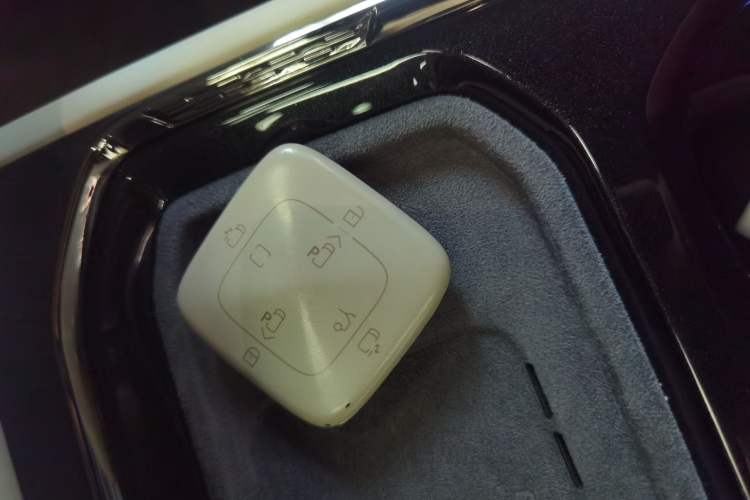 Used Zeekr 009 2024 Six-Seat Executive Version 4WD 108 kWh
