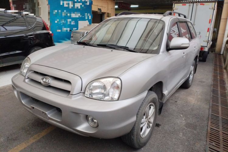 Used Huatai Santa Fe Classic 2015 2.0L Gasoline Manual Transmission Two-Wheel Drive Standard Version