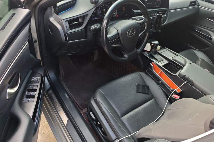Used Lexus ES 2021 200 Excellence Edition
