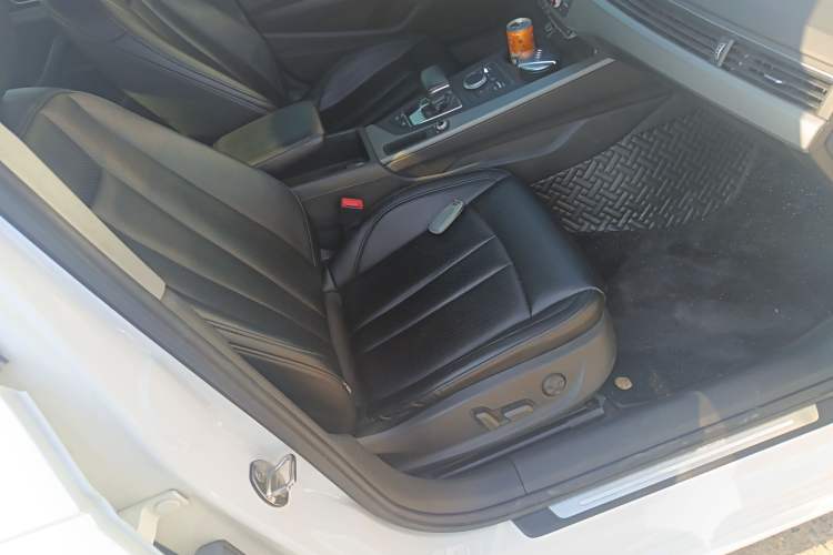 Used Audi A4L 2018 30th Anniversary Edition 30 TFSI Ambition Model
