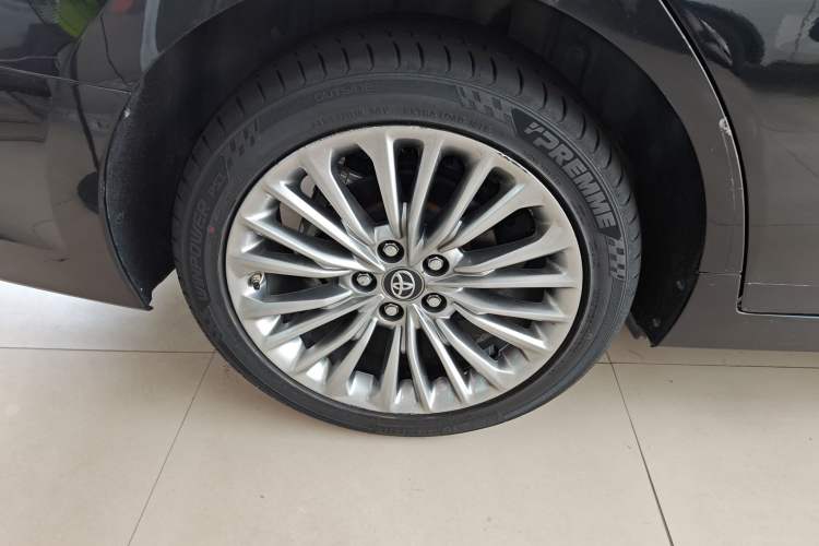 Used Toyota Avalon 2019 Dual-Engine 2.5L XLE Prestige Version China VI Standard
