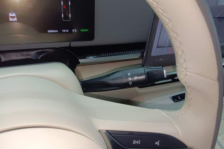 Used VOYAH Dream 2025 PHEV Four-Wheel-Drive Flagship Kunpeng Edition
