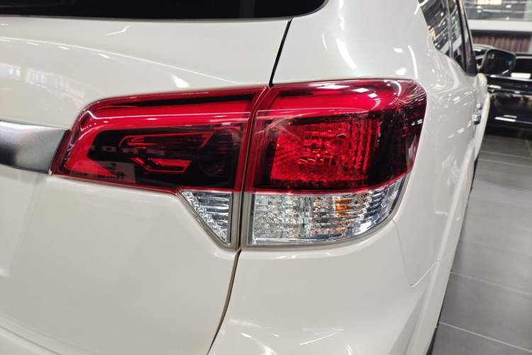 Used Nissan Terra 2020 2.5L XL Upper Automatic Two-Wheel Drive Luxury Edition