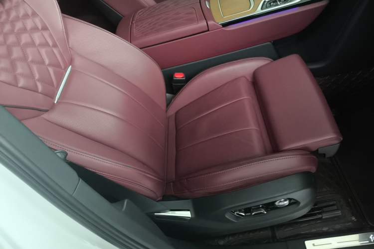 Used Hongqi E-HS9 2022 660 km Range Flagway Edition Six Seats
