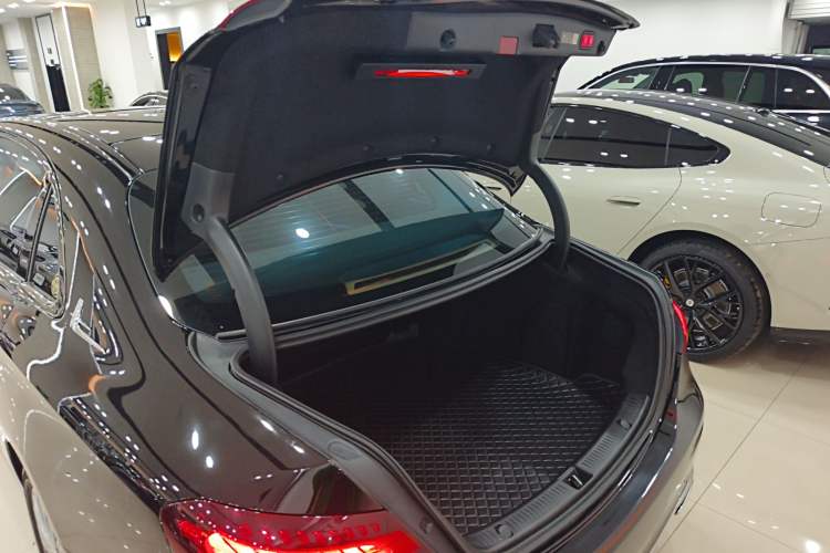 Used Mercedes-Benz E-Class 2023 Updated E 300 L Fashion Edition
