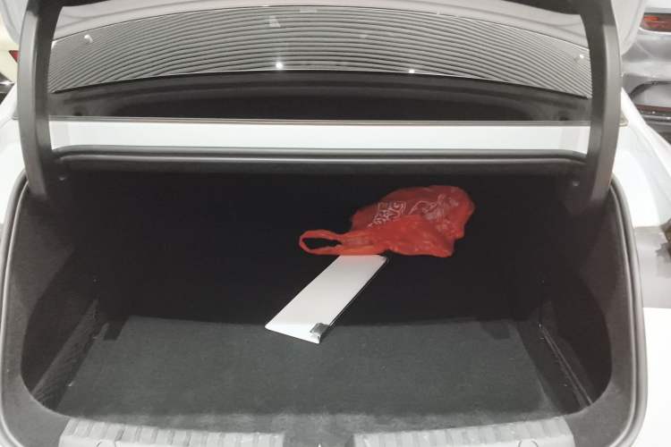 Used Geely Galaxy E8 2024 665 km Range Rear-Drive Starship Long-Range Version
