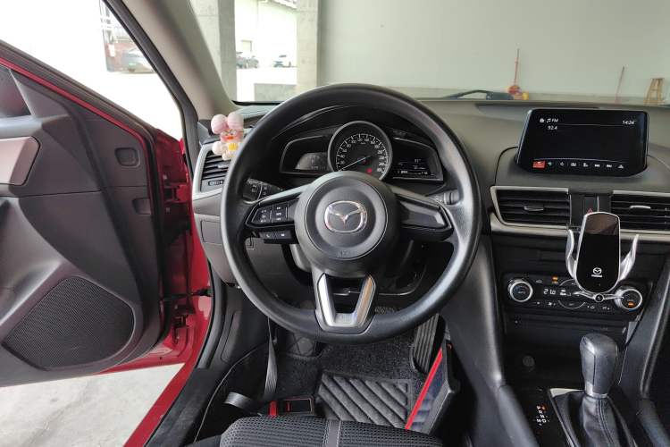 Used Mazda Mazda 3 Axela 2019 Cloud-Controlled Sedan 1.5L Automatic Luxury Model China VI Standard
