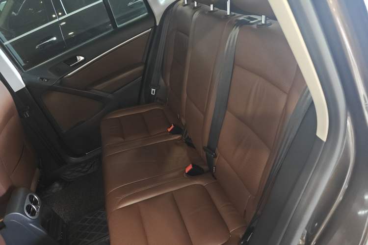 Used Volkswagen Tiguan 2015 2.0 TSI Automatic All-Wheel Drive Luxury Edition
