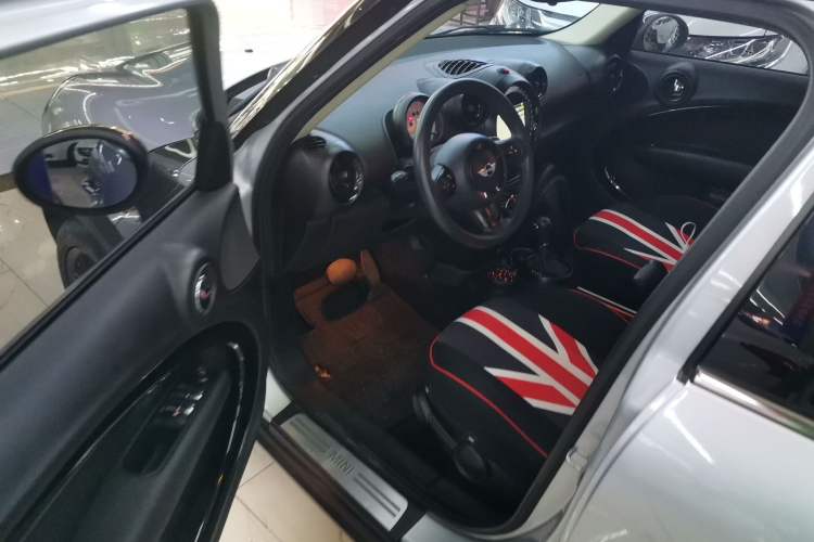 Used  Countryman 2011 1.6L COOPER Fun
