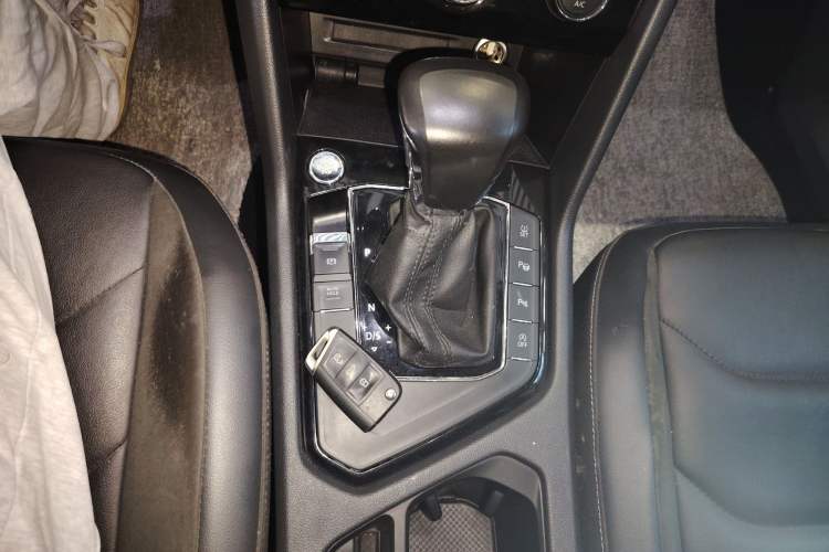 Used Volkswagen Tiguan L 2019 330TSI Automatic Two-Wheel Drive Smart Luxury Version China VI Standard
