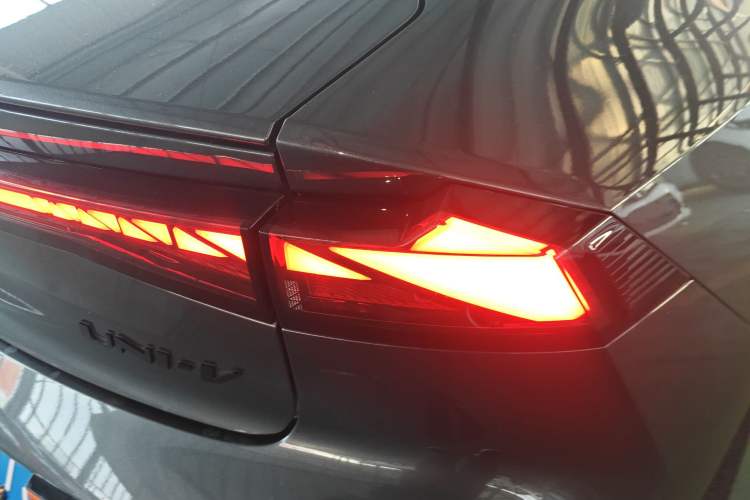 Used Changan UNI-V 2023 1.5T Sport Edition
